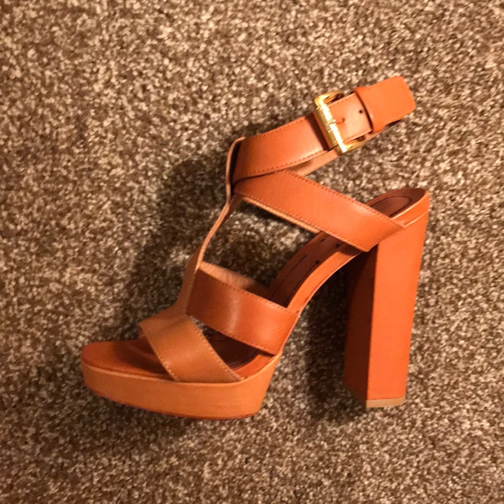 Brown platforms